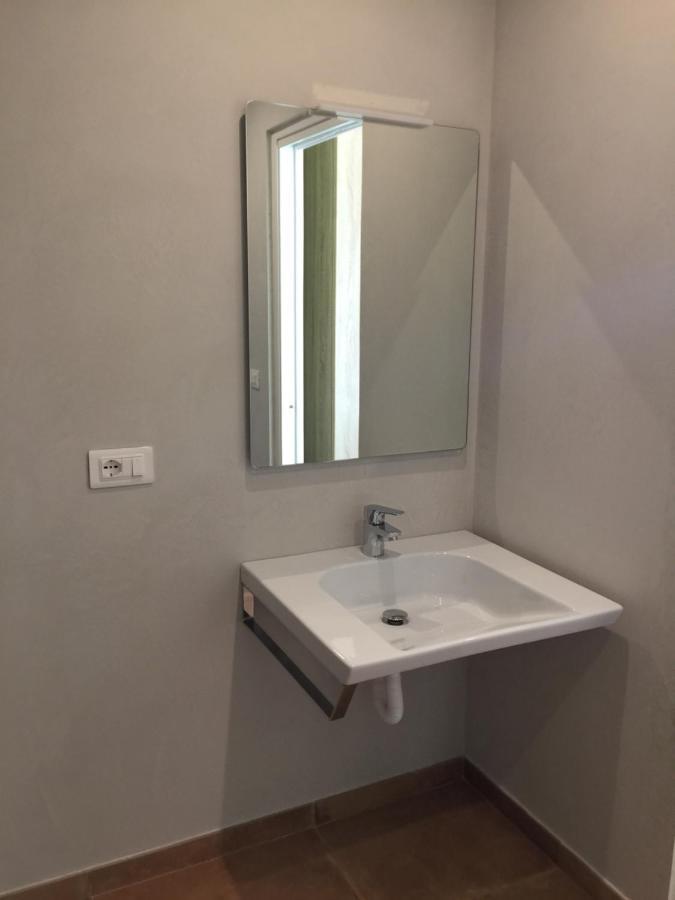 King Room Roll Shower Disability Access