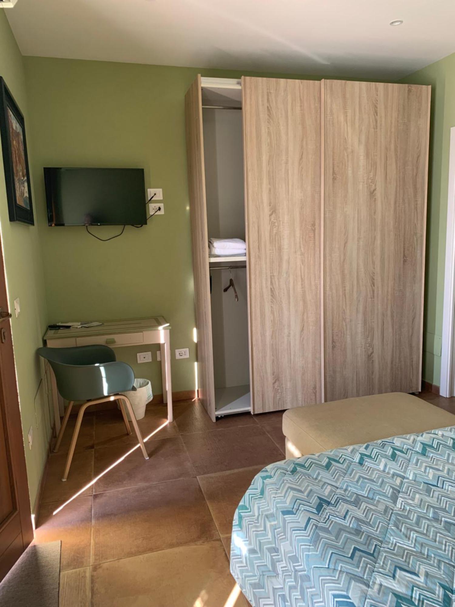 King Room Roll Shower Disability Access