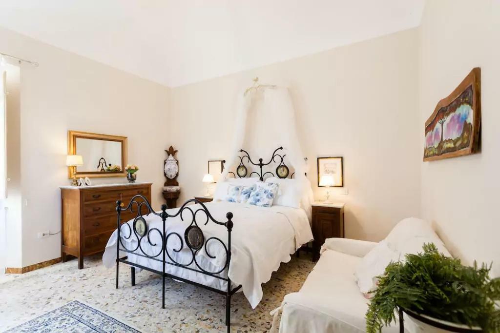 Double Room Private External Bathroom